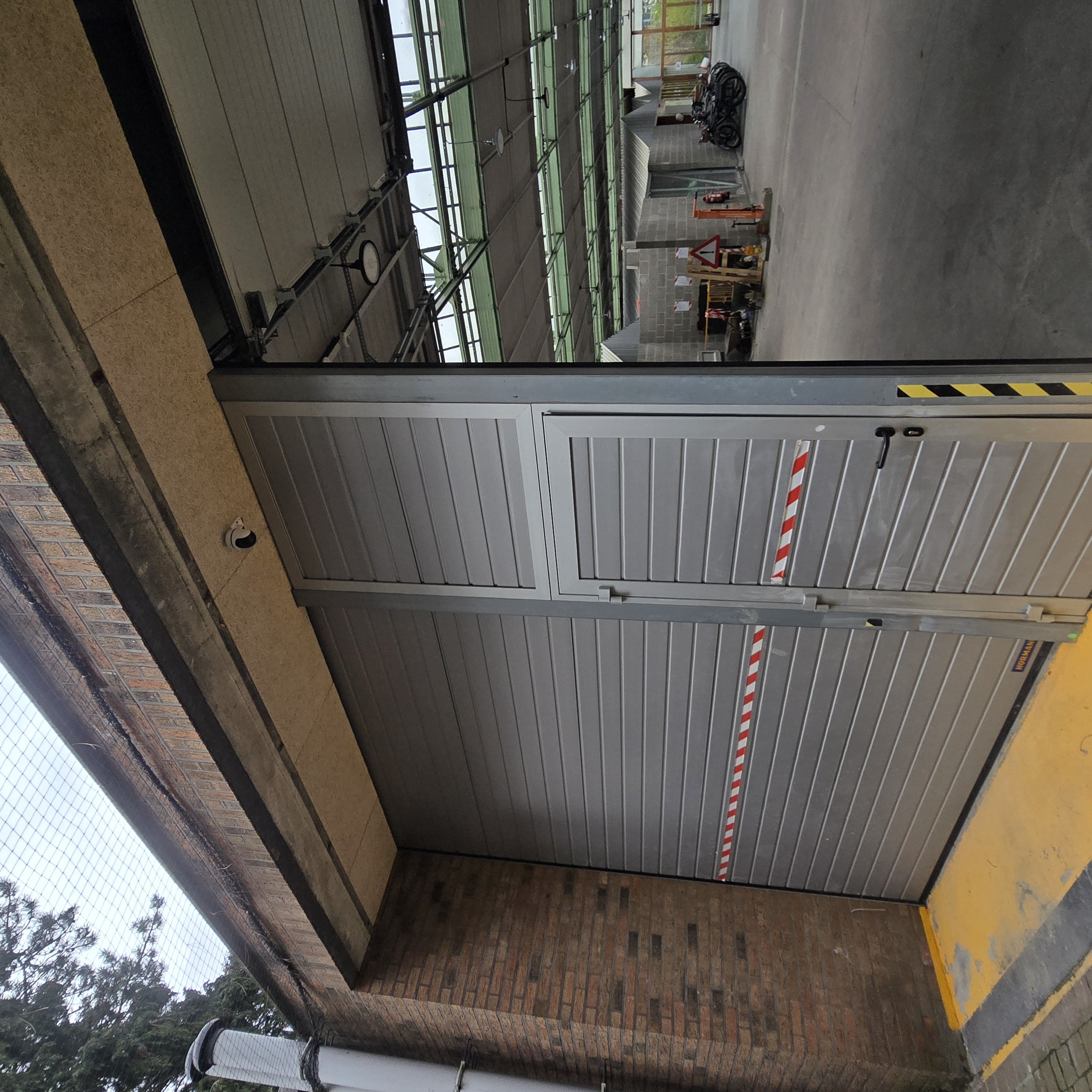 Caméras IP installées entrée ASBL pour vérification alarme à distance — ELECOMM